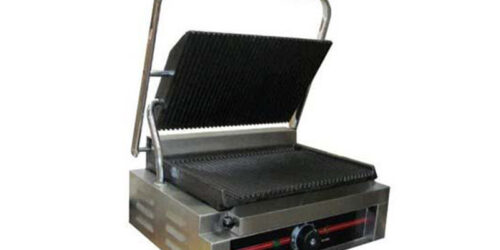 CARACTERISTICAS: • Tipo: planchas de doble contacto • Carcasa de acero inoxidable de alta calidad, resistente. • Fácil de limpiar y tiene un diseño contemporáneo atractivo. • Placa de hierro fundido con revestimiento de teflon, antiadherente. • Controlador de temperatura de 50°C a 250°C con certificado CE. • Parrilla de mesa, pies antideslizantes. • Botón de encendido y apagado. • Tamaño de cocción 30 x 35 cm. • Medidas: 31 ancho x 36.2 largo x 21 alto cm. • Recubrimiento antiadherente y placa de cocción. • Placa de acero gruesa para una alta retención de calor. • Protector contra salpicaduras de acero inoxidable • Cajón desmontable de drenaje de aceite para mayor comodidad. • 110 v